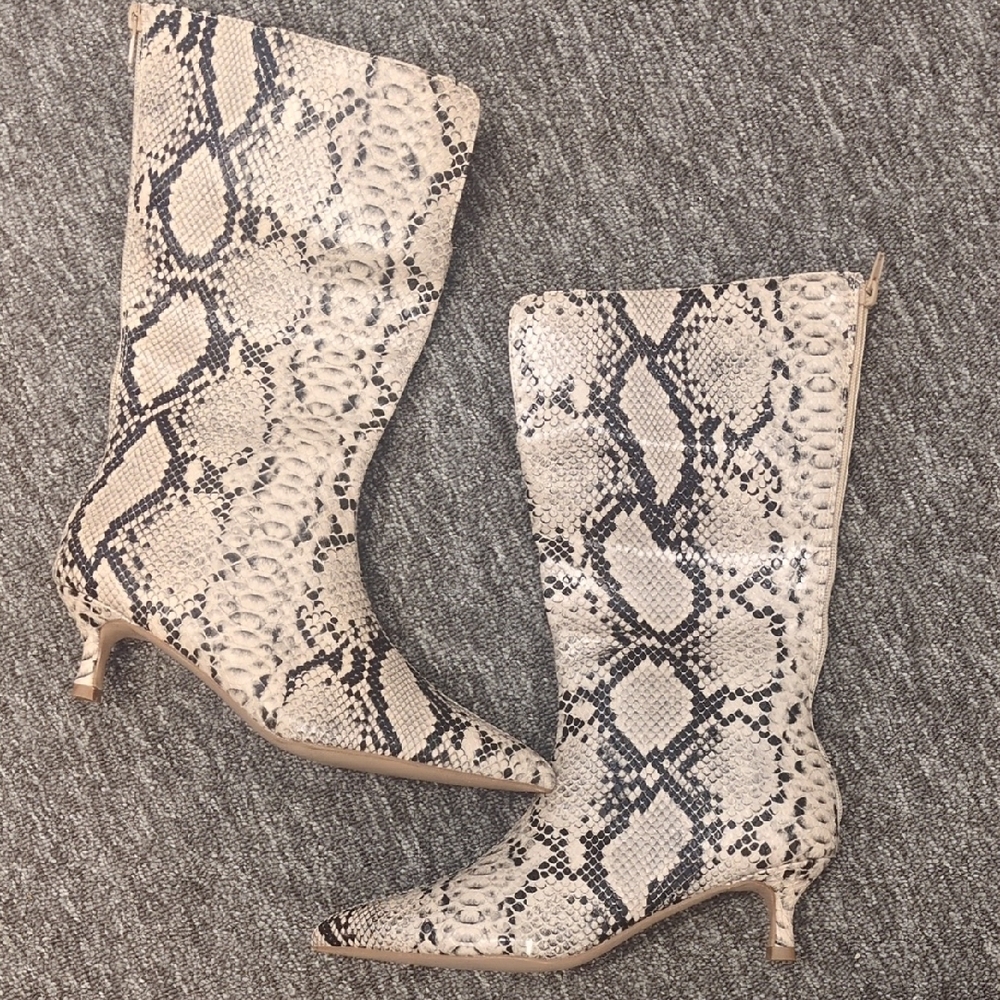 Journee Collection Women's Tan Snakeskin Print‎ Heeled Boots Size 7.5